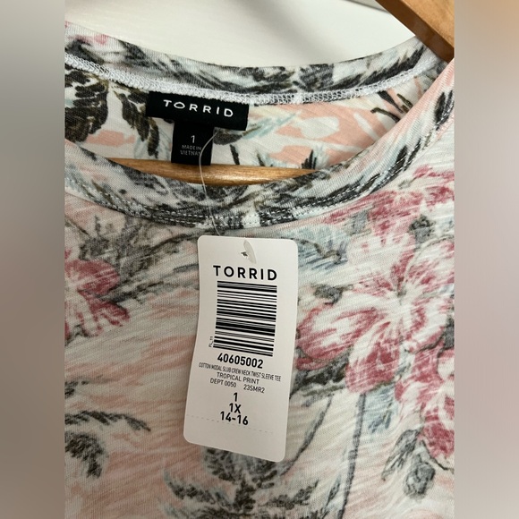 Torrid Cotton Modal Slub Crew Twist Tropical Print Tee - Picture 2 of 8